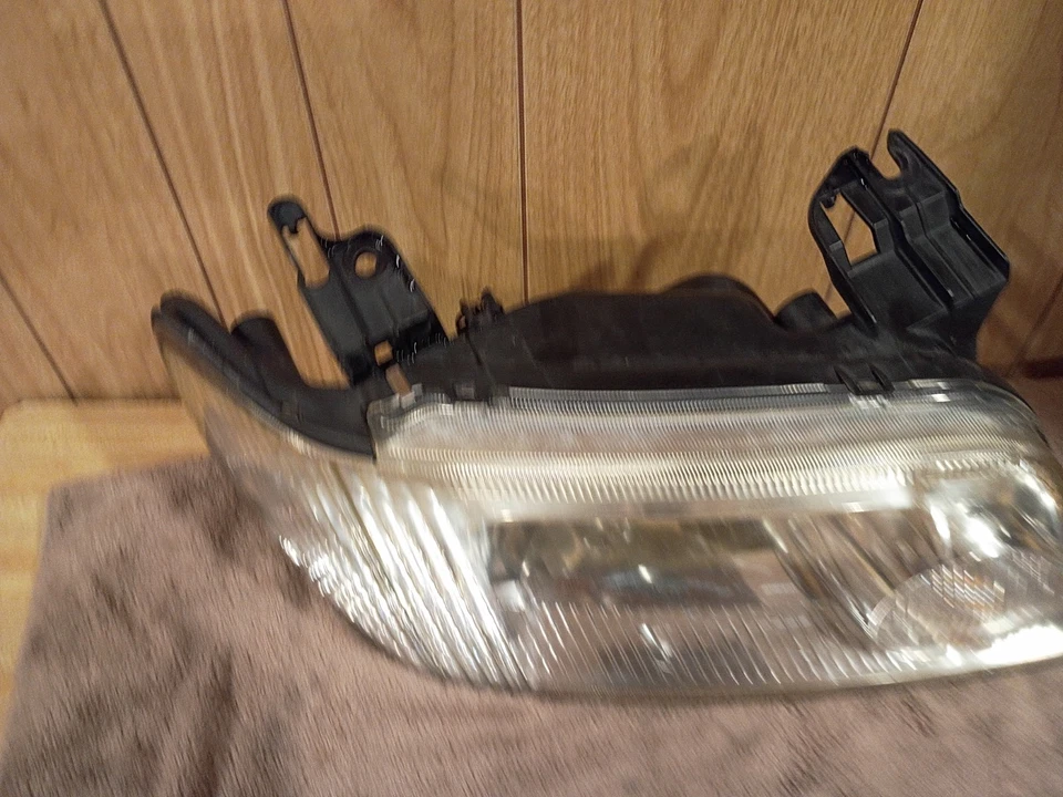 2005-2007 Mercury Mariner Headlight Assembly right passenger side genuine nice - Image 4 of 4