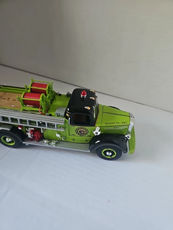 FIRST GEAR Mack L Model Pumper Smokey Bear US Forest Service Engine Co. 1 - Image 2 of 4