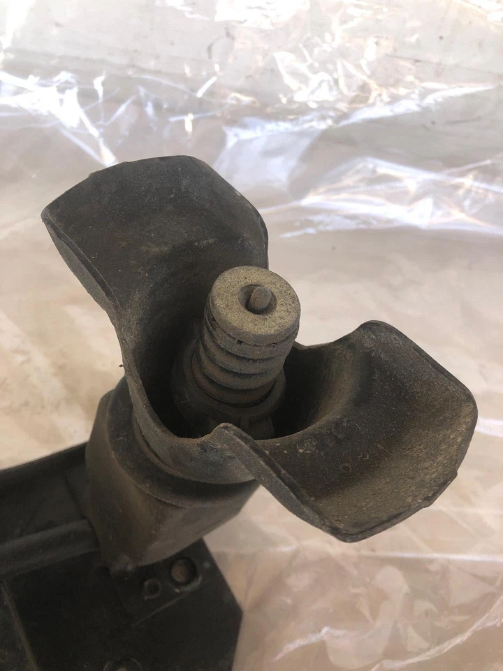 Cadilac SRX 2007 elevador de cable portador de neumáticos de repuesto trasero 15874936 usado Foto 4 de 4