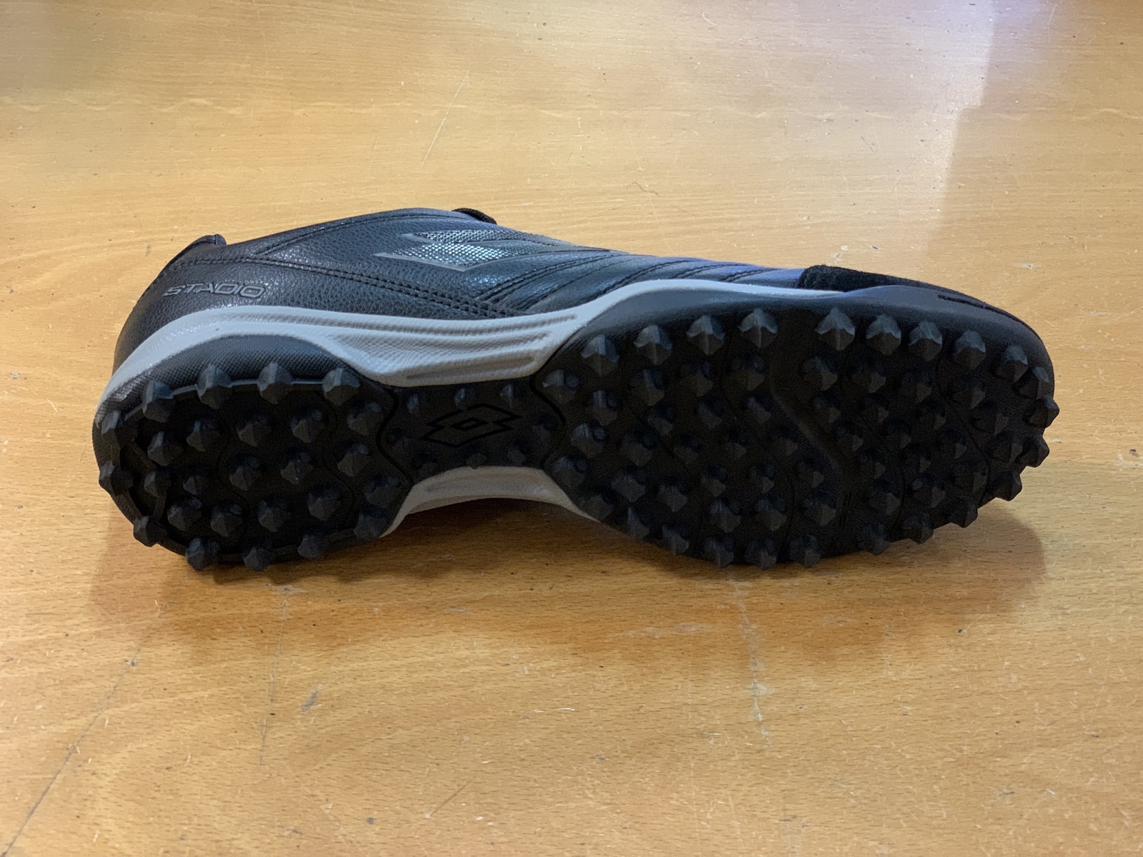 Lotto Stadio 300 II TF scarpe da calcio multitasche erba sintetica 211646 1H8