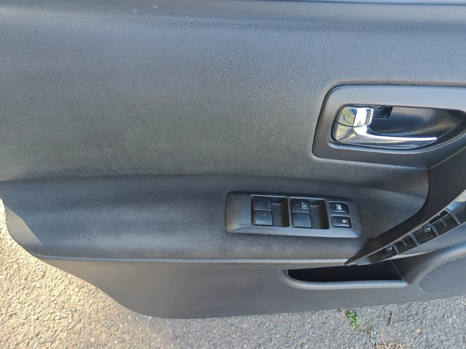 Nissan Rogue 2008-2013 panel interior de la puerta del lado del conductor delantero izquierdo OEM Foto 3 de 3