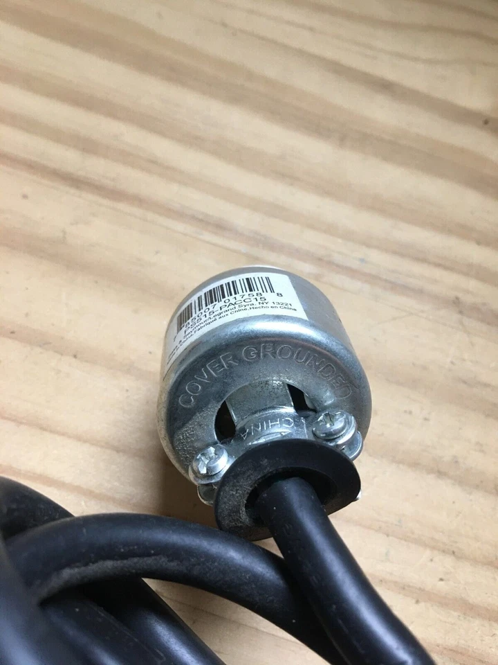 Enchufe blindado Pass & Seymour PS515-PACC15 15A 125V con termoplástico + cable Foto 3 de 4