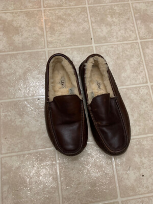 mens ugg slippers size 8 NEW

Brown Uggs 
Comfy and warm slippers UGG Dakota Ladies main image 3