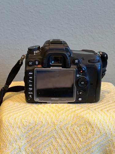 Nikon d7000 camera with AF-S Nikkor 18-200mm Lens - Picture 2 of 4