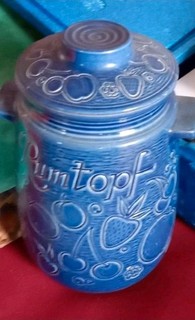 Blauer Rumtopf von Scheurich.
