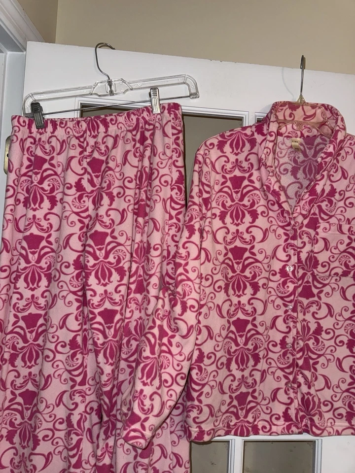 Pink K women’s Two piece loungewear fleece floral pajamas top bottoms medium - Imagem 3 de 4