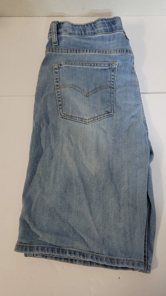 Levi's Boys Denim Shorts Size 18 Reg 29W Slim Fit  20 Reg 30W Lot Of 3  - Image 3 of 4