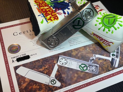 SCOTTY CAMERON Tour Concept 2 in SSS Circle T GSS inlay 34 inch COA included.