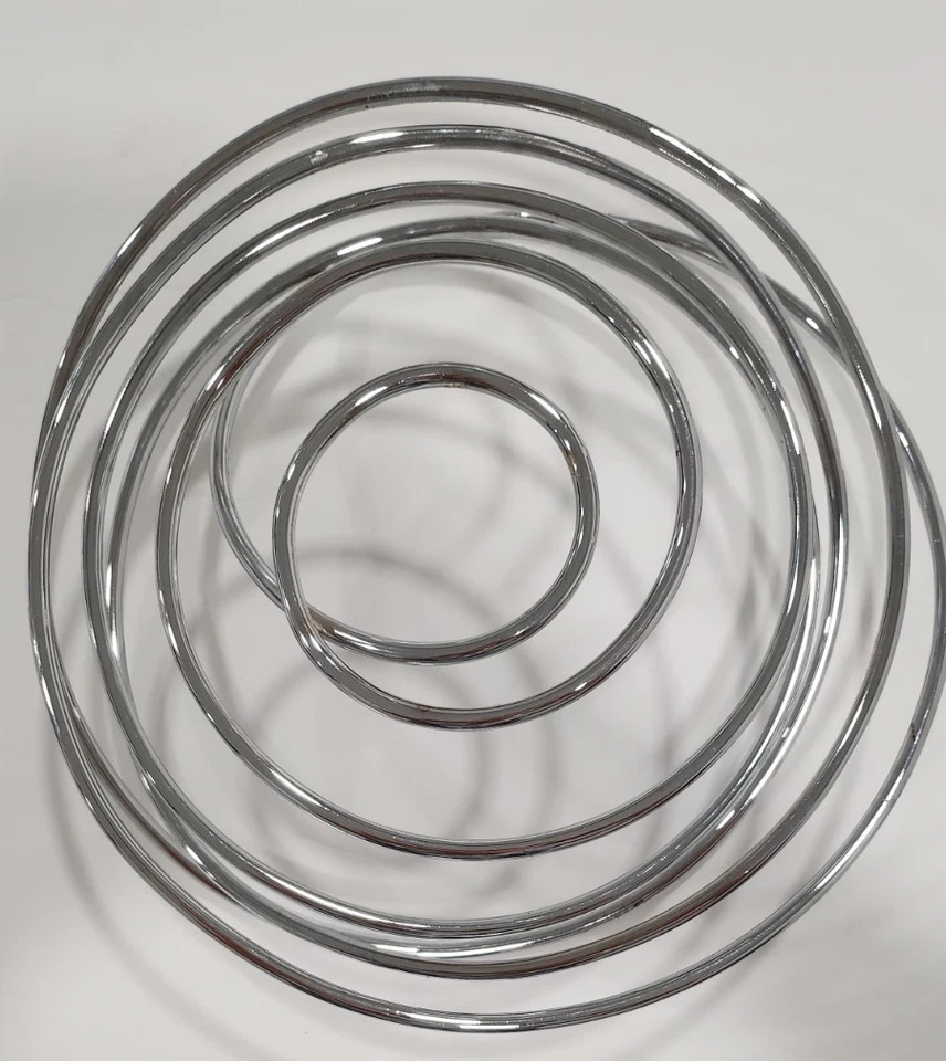 Frutero Espiral Alambre Acero Inoxidable, Plateado Negro y Blum Moderno, "Fruit Loop" Foto 4 de 4