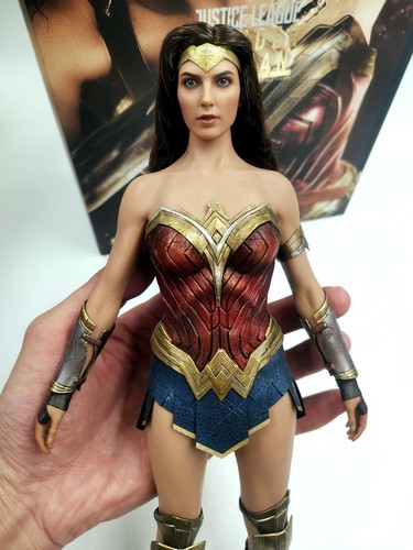 Hot Toys HT MMS451 1/6 Wonder Woman 3.0 Trajes Figura de Acción Coleccionable 12 in. - Imagen 6 de 9