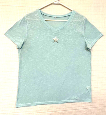 EUC Light Teal V-Neck, Short Sleeve Shirt, Silver Star on Front. Sz L Mottled
