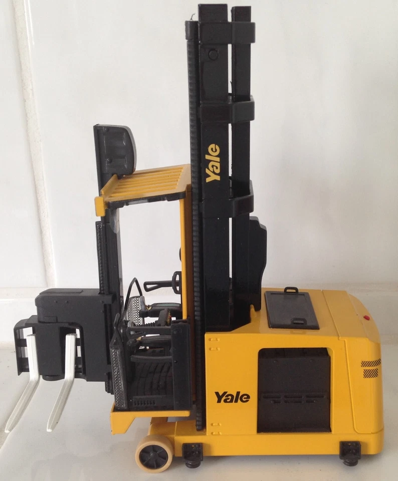 Carretilla elevadora Yale MTC VNA Man up carretilla elevadora en caja Foto 2 de 3