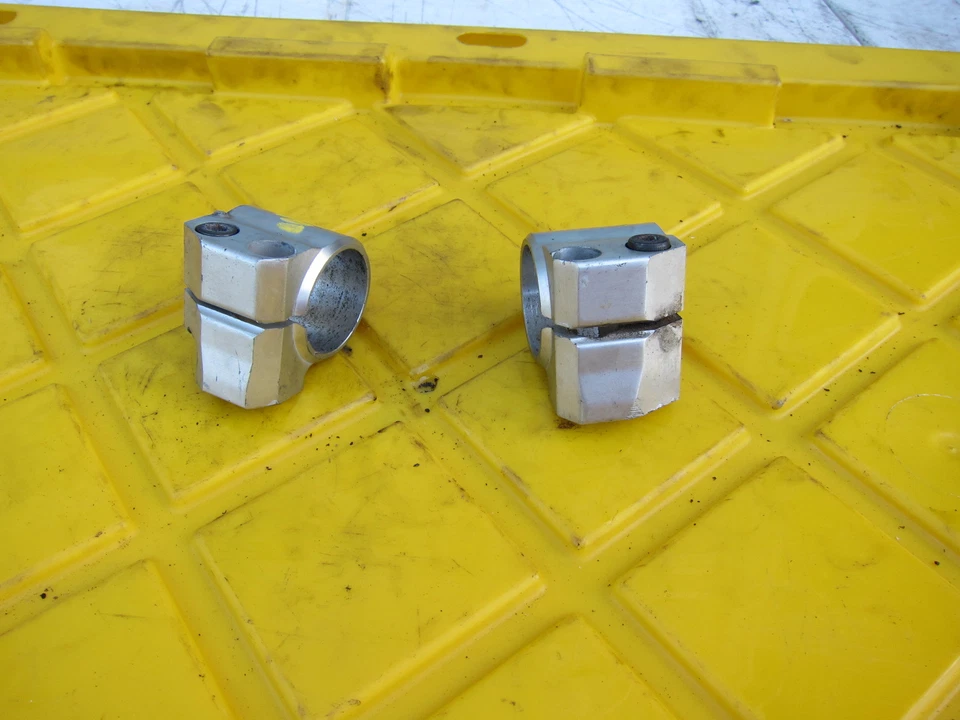 1989 Yamaha FZR400 OEM ЛЕВЫЙ ПРАВЫЙ ЗАЖИМ НА ONS РУЛЬ ПАРА КОМПЛЕКТ - Изображение 4 из 4