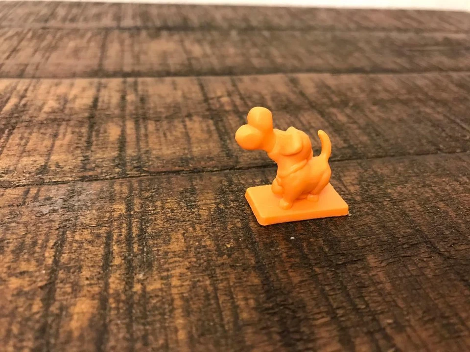 Genuino MONOPOLY 2018 Cats vs Dogs - Ficha de mudanza. Hueso grande para perro Foto 2 de 2