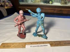 1963 Lot of 2 Marx Plastic US Army Infantry Toy Soldiers Jumbo WW2 Painted piece