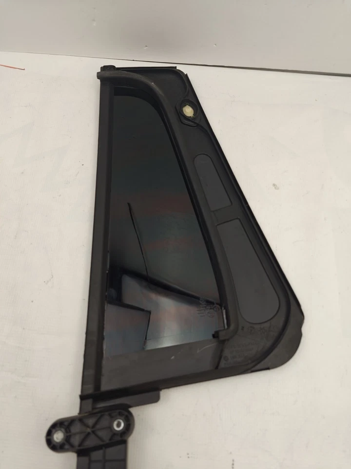 18-20 VOLKSWAGEN TIGUAN S REAR LEFT DRIVER QUARTER VENT WINDOW GLASS OEM - Image 3 of 4