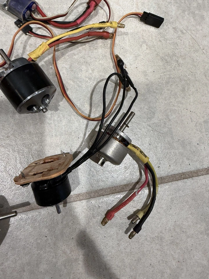 Lote de 7 motores RC sin escobillas sin marca, todos en EXCELENTE ESTADO Y TODOS FUNCIONAN MUY BIEN Foto 4 de 4