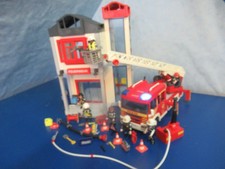 3885 Feuerwehr Station 5362 Leiterwagen Blaulicht Sirene Figurenl Playmobil 9632