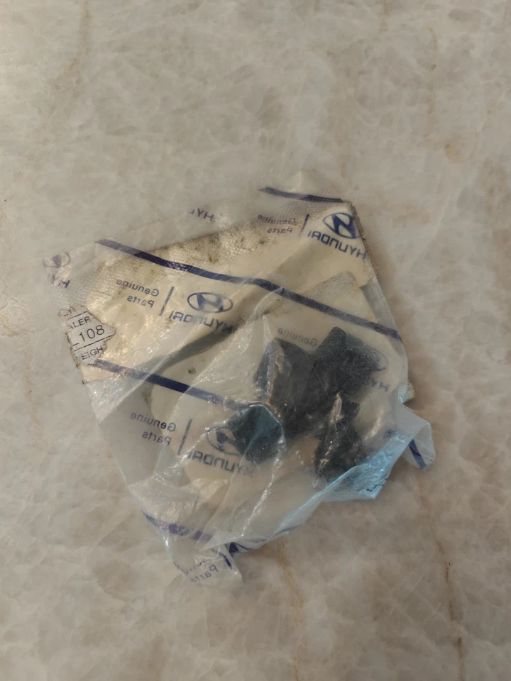 Retenedor de molduras inferiores genuino Kia 87756-38000 cantidad 5 Elantra Sonata Entourage Foto 4 de 4