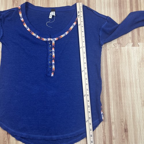 We The Free Free People blau Thermo Regenbogen Trim Langarm Henley Top Medium - Bild 11 von 14