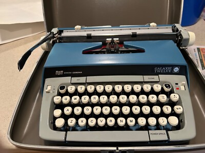 Smith-Corona Blue Galaxie Twelve 12 Vintage TypewriterExcellent confit With Case