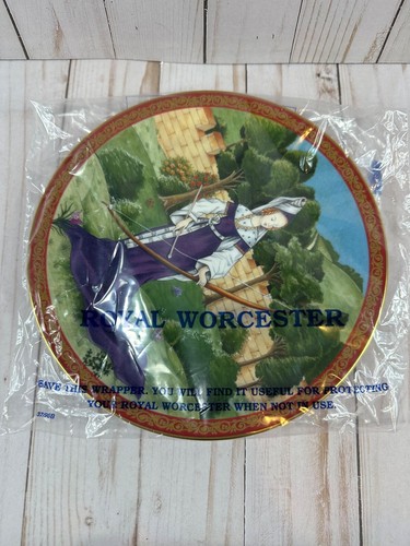 NEW!Past Times Royal Worcester The medieval ladies collection Archery #790 Plate - Picture 11 of 15