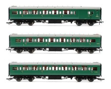 HORNBY 'OO' GAUGE R4302A/20A/04B RAKE OF 3 BR MAUNSELL COACHES