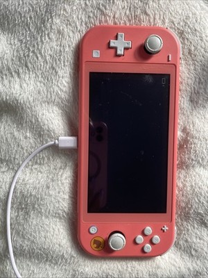Nintendo Switch Lite 32GB Spielkonsole - Koralle (10004131)