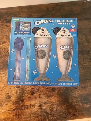 Oreo Milkshake Gift Set w/ 2 Glass Cups, 2 Oreo Cookie Packs, Scoop & 2 Straws