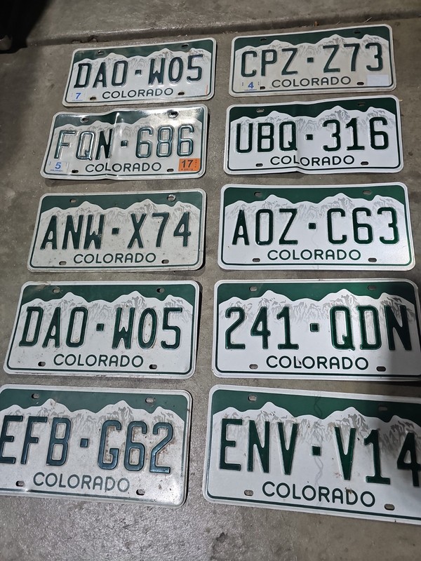 COLORADO (GREEN) ROCKY MOUNTAIN LICENSE PLATES - LOT OF 10