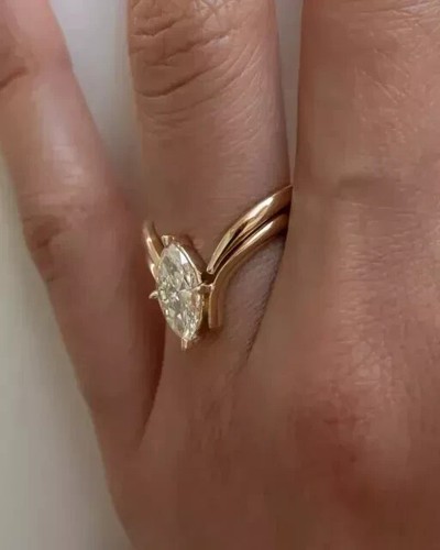 Anillo solitario para mujer enchapado en oro amarillo de 14k corte marquesa de 3 quilates con diamantes creados en laboratorio - Imagen 2 de 5