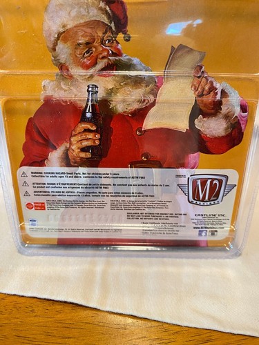 M2 1970 Ford Mustang Mach-1 351 Coca-Cola Santa mit Vitrine Limited Edition - Bild 7 von 16