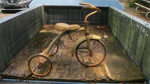 VINTAGE 1930's-40'  PRE AMF JUNIOR TOY CORP. CHILDS TRICYCLE HARD RUBBER TIRES