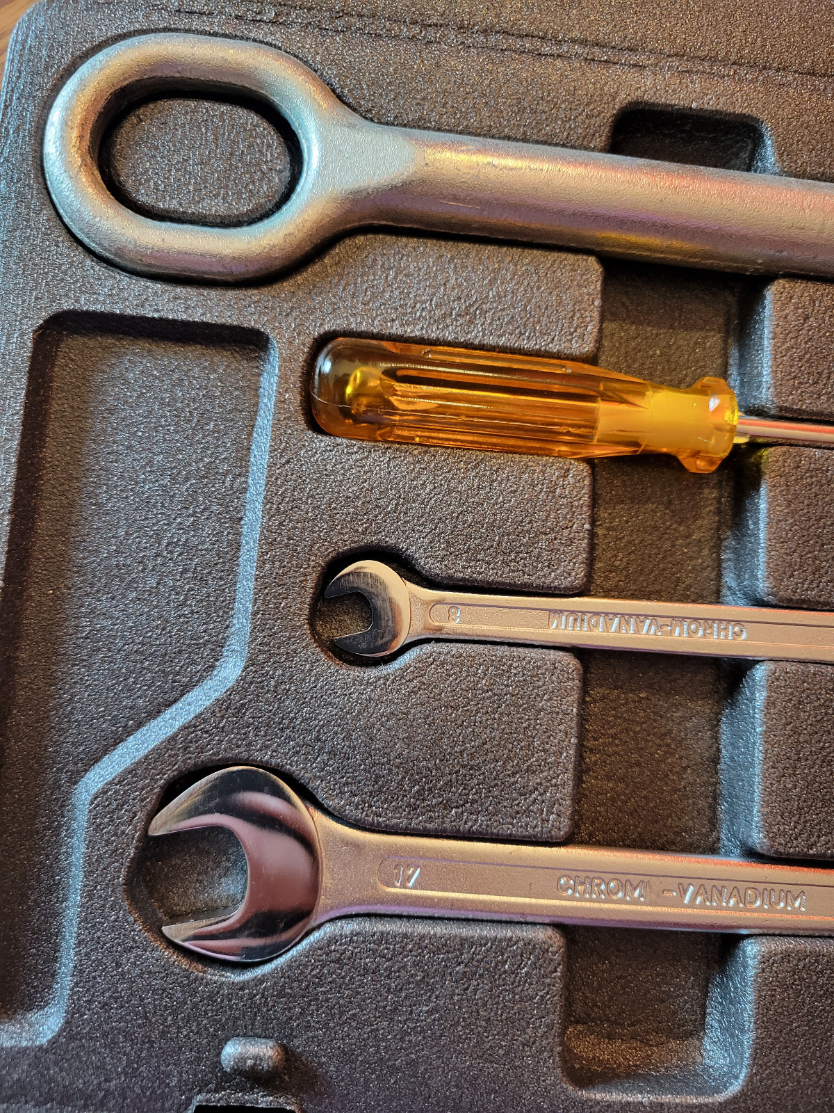 Maserati Quattroporte Tool Kit - P/N 200737 - Complete and Excellent.