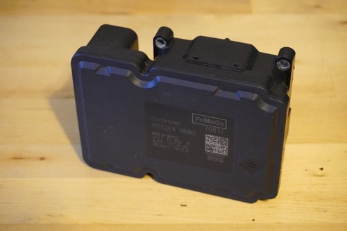 2010 10 Ford Escape Mercury Mariner Tribute ABS Anti Lock Brake Control Module