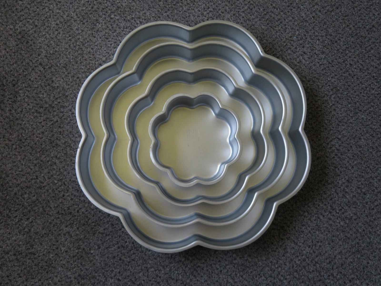 Wilton - Aluminium Petal Shape Baking Tins - Set of 4
Opens in a new window or tab