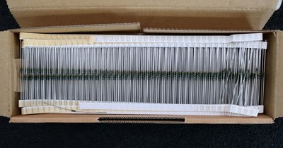 VISHAY 1100x Metal Film Resistors 62kΩ 62000 Ohm Tolerance 1% Model SMA0204