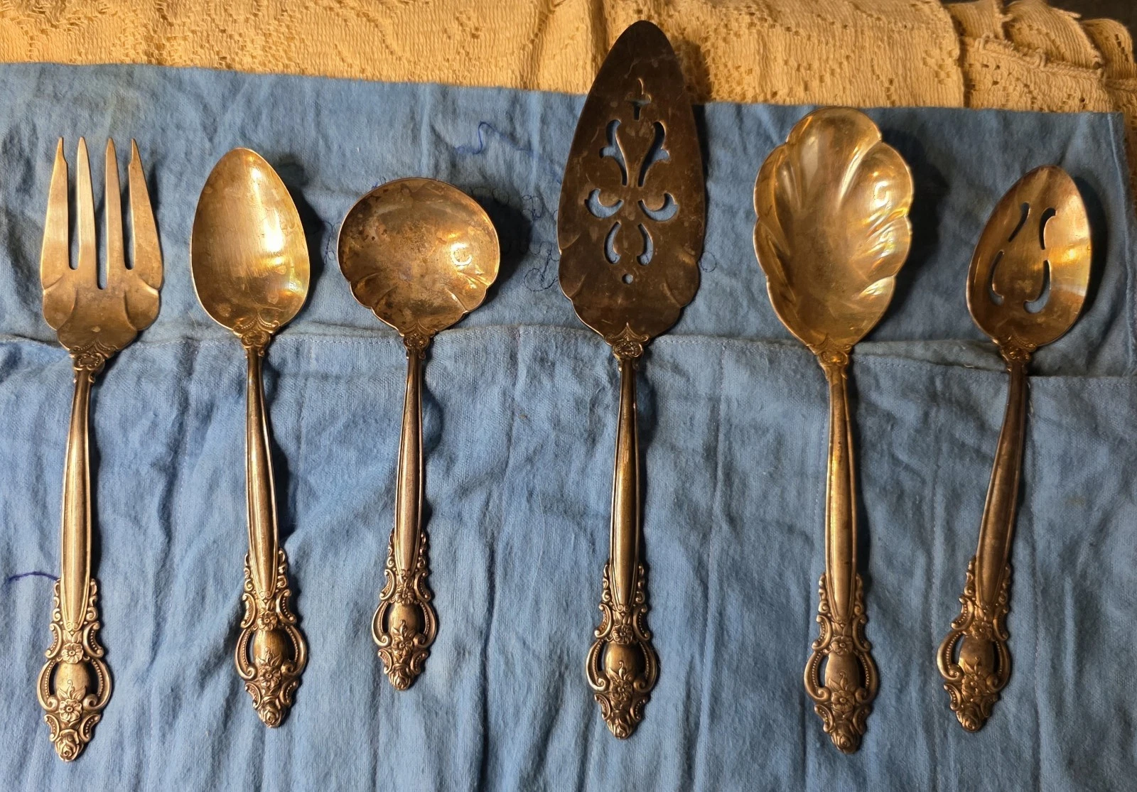 Vintage International Silverplate 6 Pc Serving Utensil Set Ornate Floral Scroll