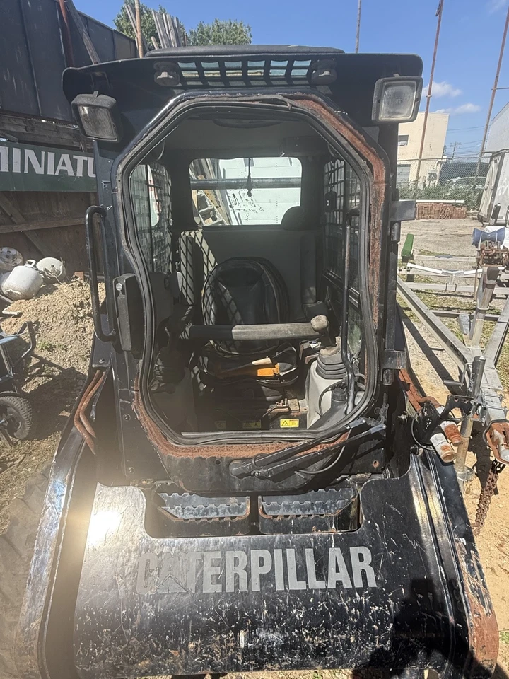 2006 CAT 242B AC/HEAT - Minicarregadeira/minicarregadeira Caterpillar 1972 horas - Imagem 3 de 4