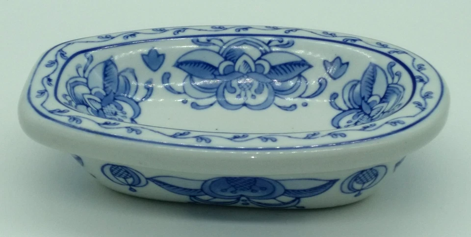 Delft Style Heavy Porcelain Blue/White Floral Soap Dish - Image 2 of 4