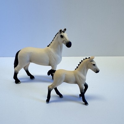 Schleich Hanoverian Gelding & Foal Horse Figurines 2016 D73527
