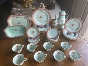 Calyx Ware Adams Ironstone Lowestoft 35 Piece Dinnerware. - See Note