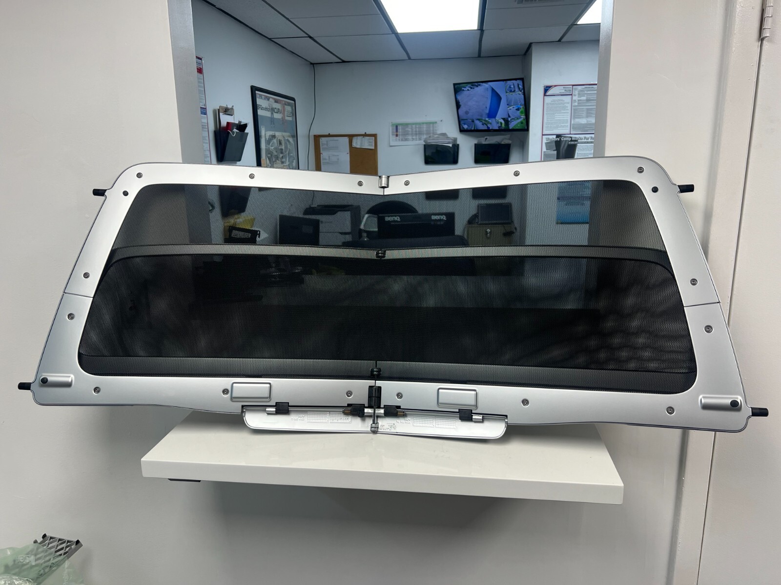 ROLLS ROYCE DAWN WIND DEFLECTOR SCREEN OEM.