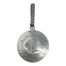 1930s Everlast 552 Blackberry Hand Forged Aluminum Silent Butler Crumb Catcher