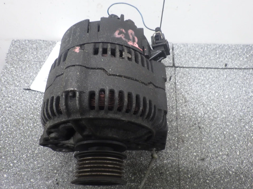 Alternator VW Golf III (1H) 1.4 40kW 54PS generator   - Image 2 of 3