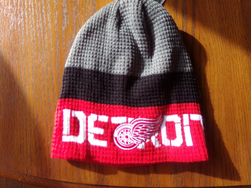 "DETROIT REDWINGS" Men's NHL Reebok Adult Player Knit Red Hat OSFM Retail $26.99