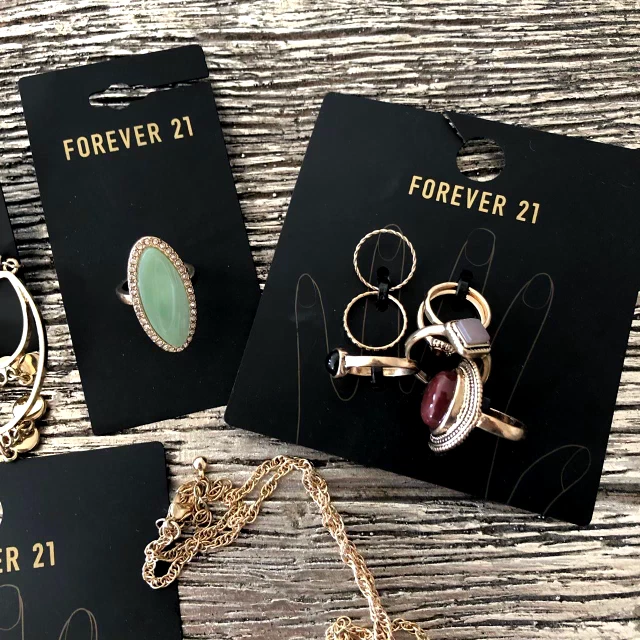 LOTE de Joyas Forever 21 Anillos Mixtos, Collar y más Foto 3 de 4