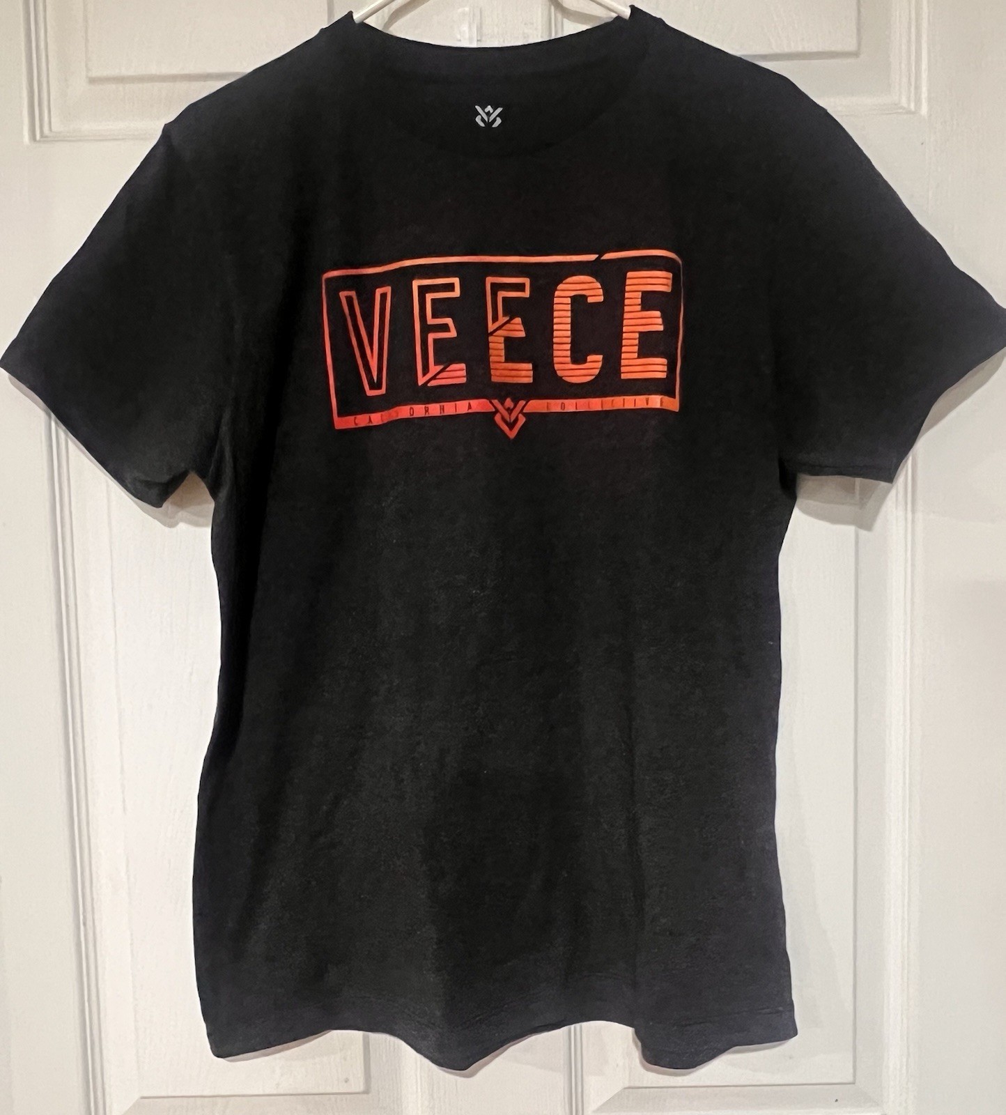 Men’s Veece Basic Tee Size Medium BTS! - image 1
