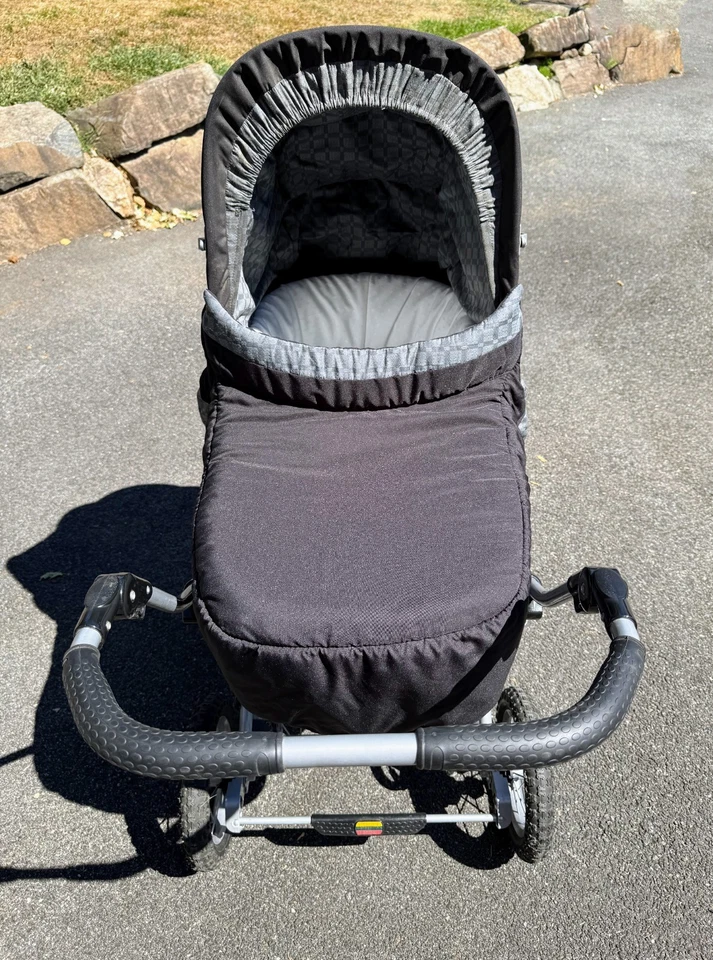 Bertini Bidwell Stroller, steerable, convertible pram with bassinet - Exc. cond. - Image 2 of 4