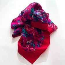 Foulard vintage floral Kenzo 40,6 en laine mélangée, soie, logo archive multi...